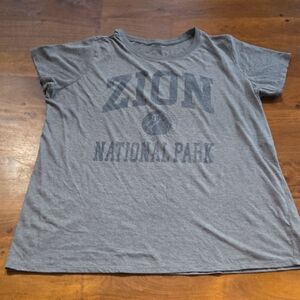 Torrid Zion National Park Gray Graphic T-shirt Size 1X